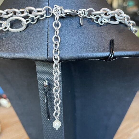 Premier Designs Silver Tone Layered Mother Of Pearl Necklace "White Linen" - Picture 3 of 4